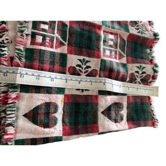 Vintage heart tapestry tree Table Runner - Picture 9 of 9